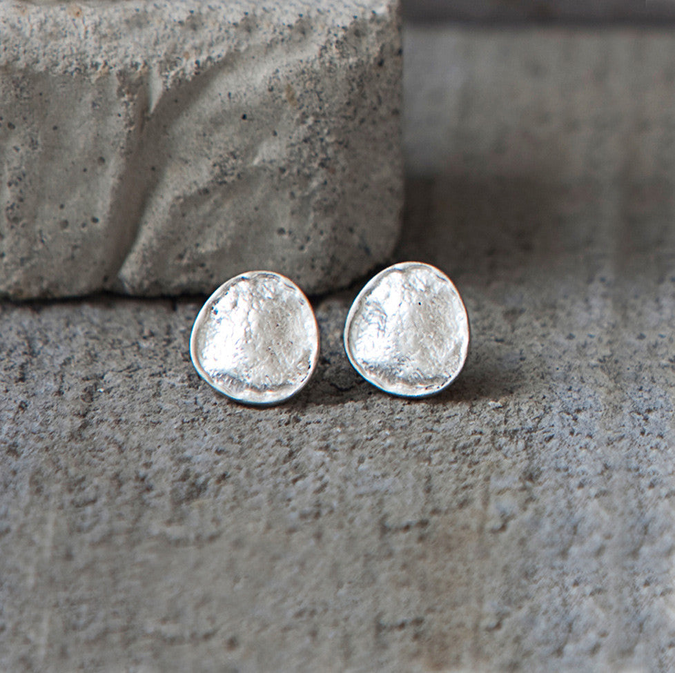 Tutti antique silver finish hammered off-round stud earrings - Ellimonelli