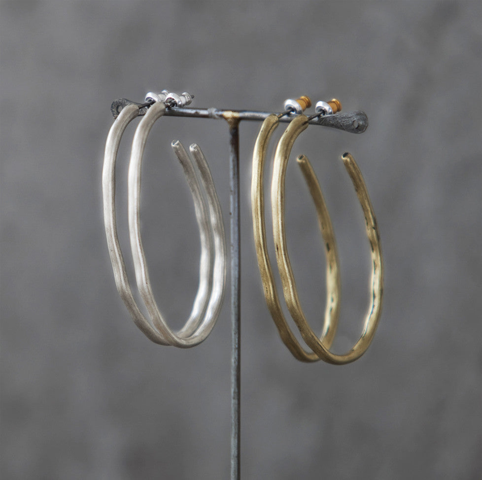 Tutti antiique silver finish wavy oval hoop stud earrings - Ellimoneli