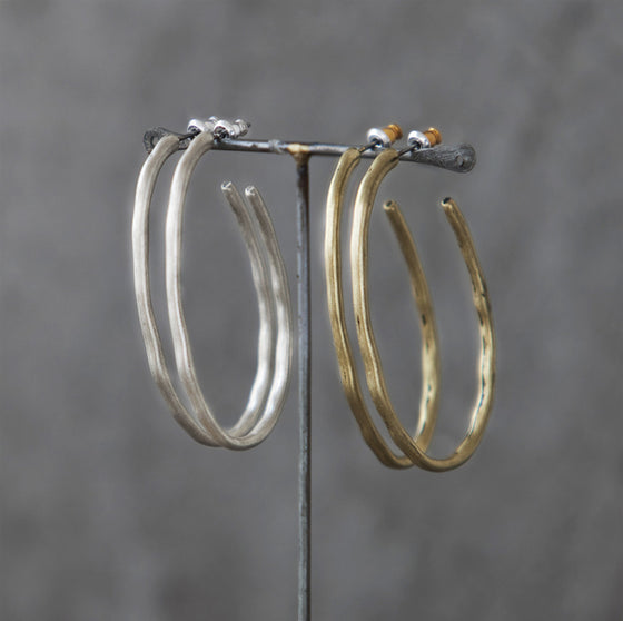 Tutti antiique silver finish wavy oval hoop stud earrings - Ellimoneli