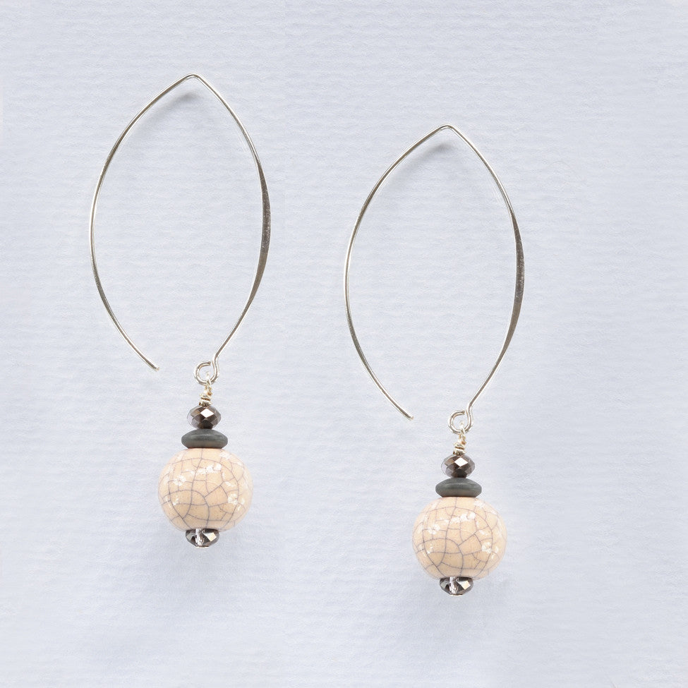 Finty 925 silver earrings with ceramic cream craquelle drops by Elli
