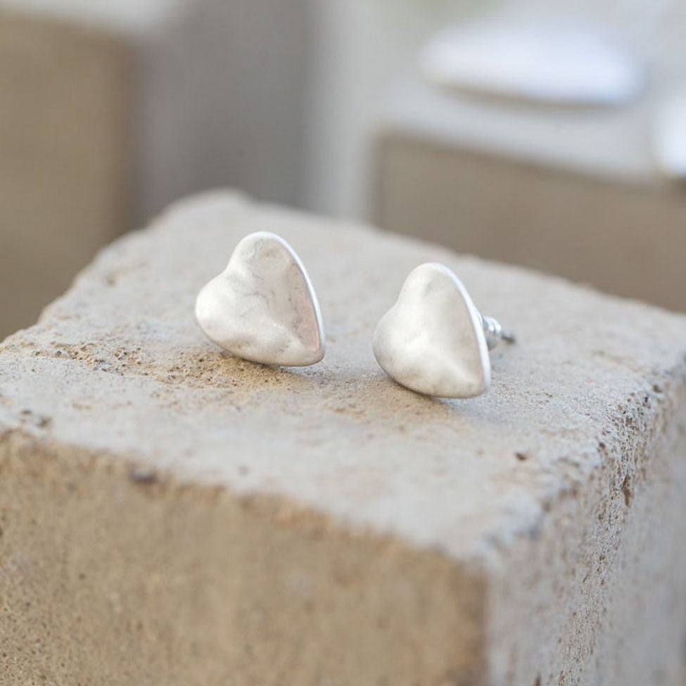 Tutti hammered antique silver finish heart stud earrings - Ellimonelli